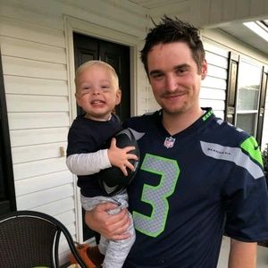 Meet your Posher, Ethan